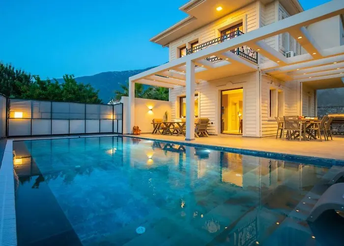 Havuzlu Korunakli Jakuzili Vila Fethiye