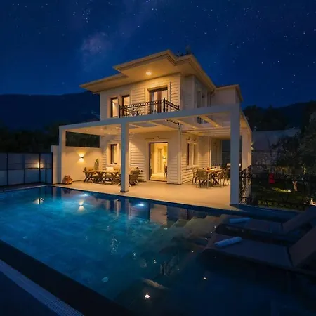 Havuzlu Korunakli Jakuzili Vila Fethiye