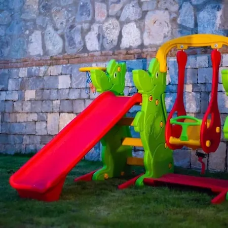 Havuzlu Korunakli Jakuzili *